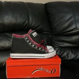 Black and Burgundy adult Sneakers